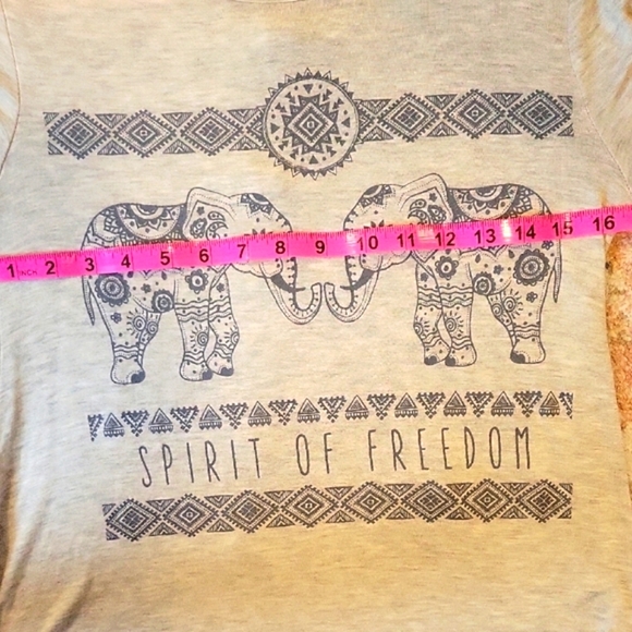 2/$10 French Pastry Y2K Short Sleeve Elephant Tee In Cream Womens S - Picture 4 of 5